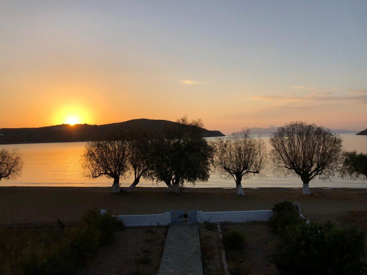 Galazio Seaside Apartments Livadakia Екстериор снимка