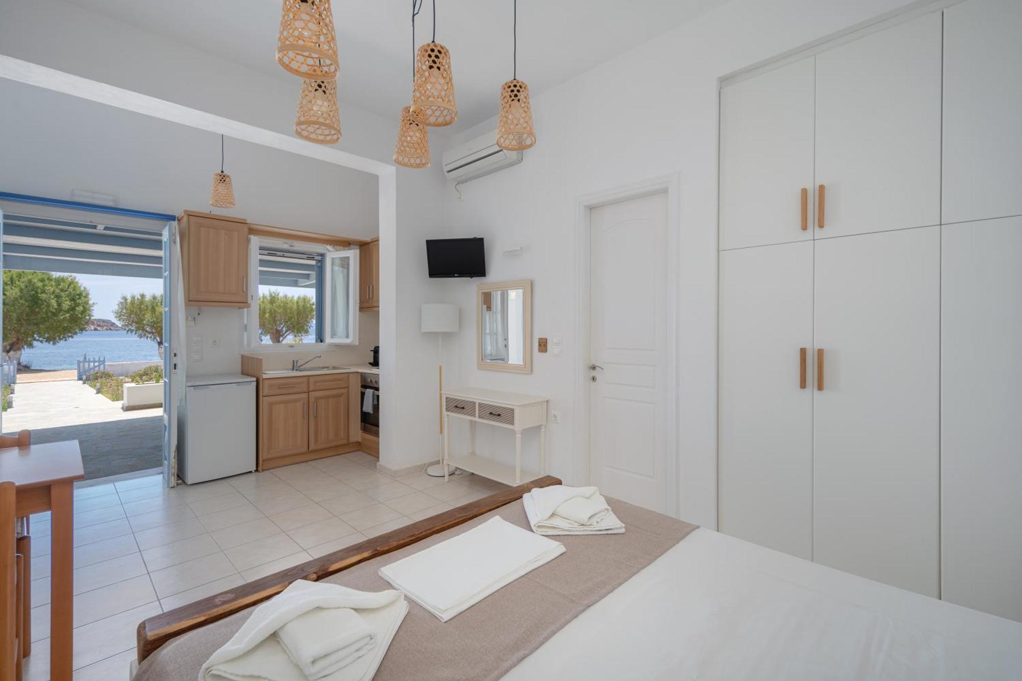 Galazio Seaside Apartments Livadakia Екстериор снимка