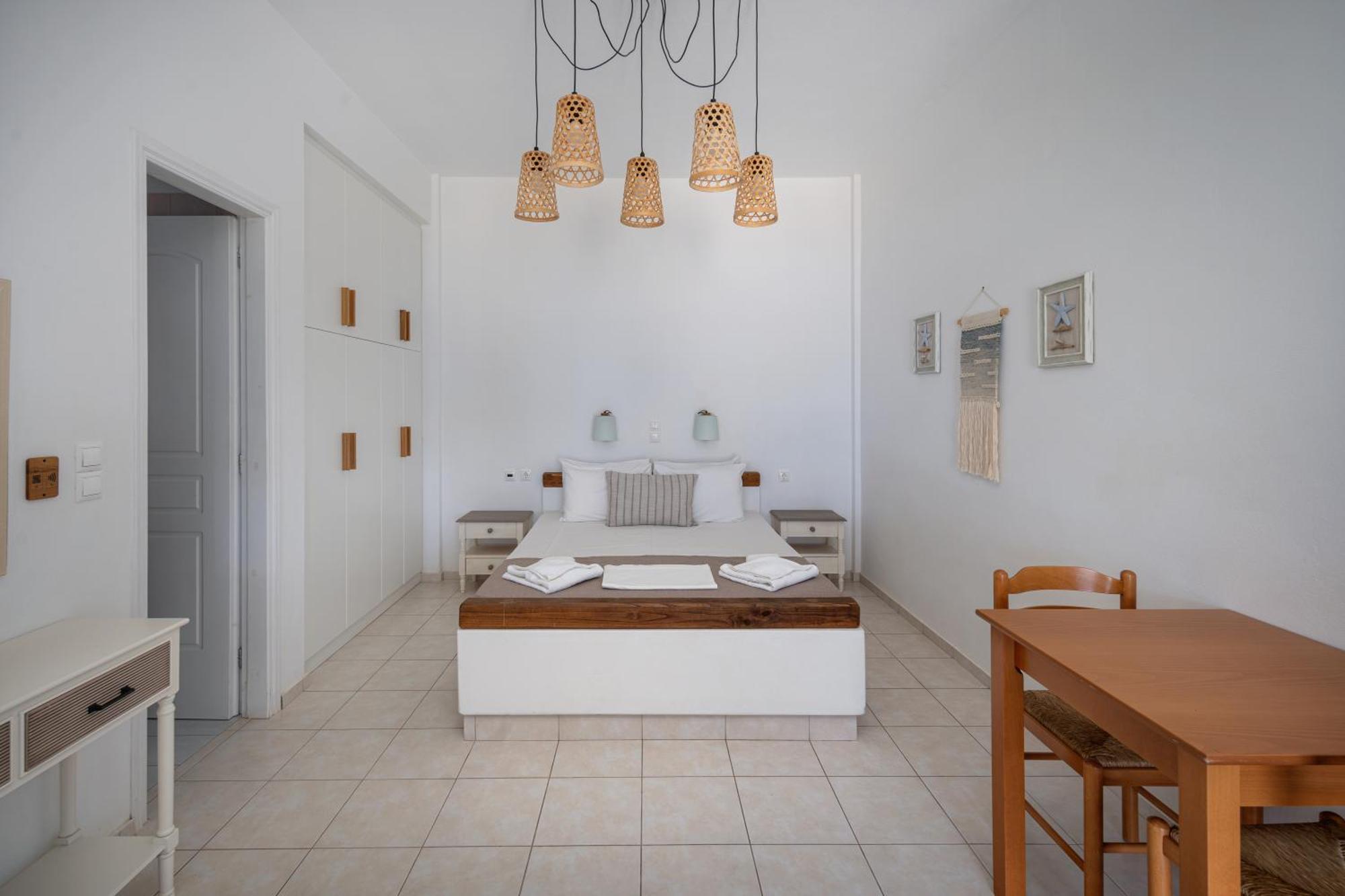 Galazio Seaside Apartments Livadakia Екстериор снимка