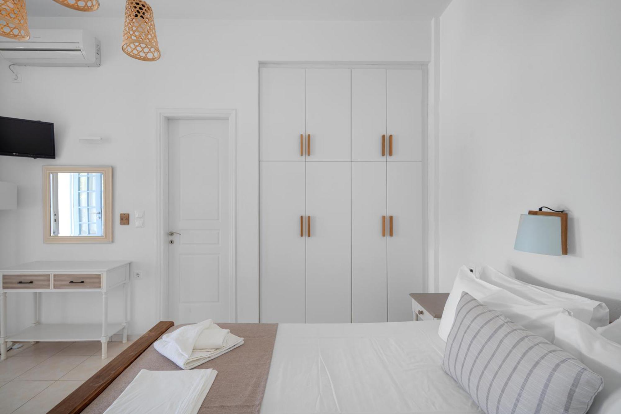 Galazio Seaside Apartments Livadakia Стая снимка